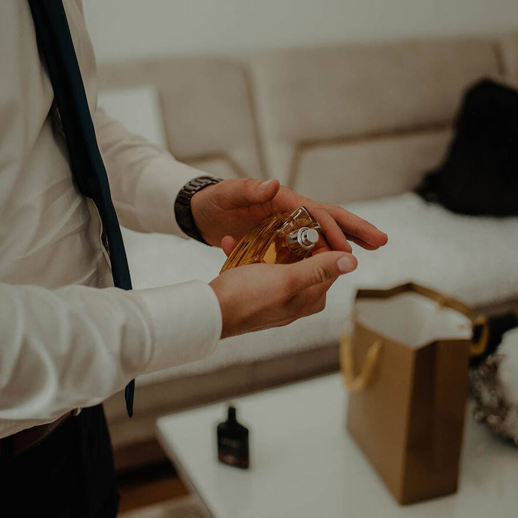 Descubre los perfumes más irresistibles para hombres: Al Haramain Amber Oud Bleu Edition, Bharara King y Moschino Toy Boy